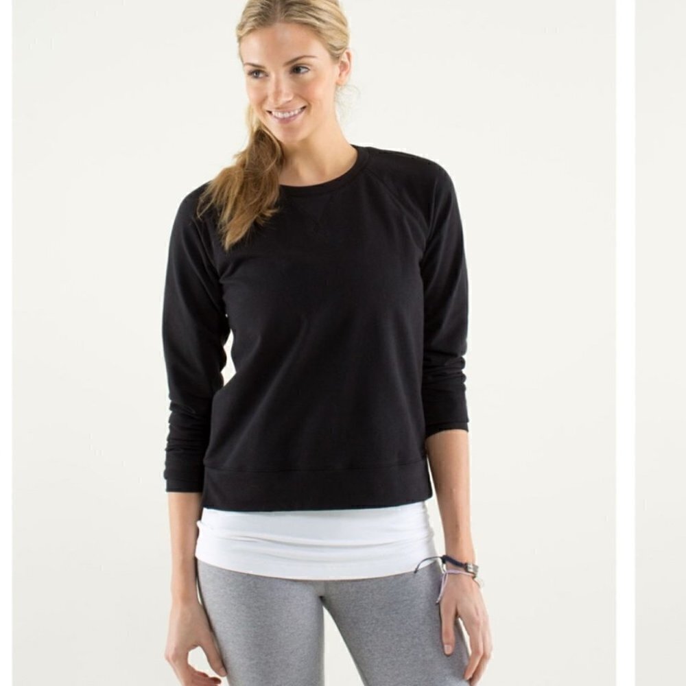 Lululemon Voyager pullover in black size 6